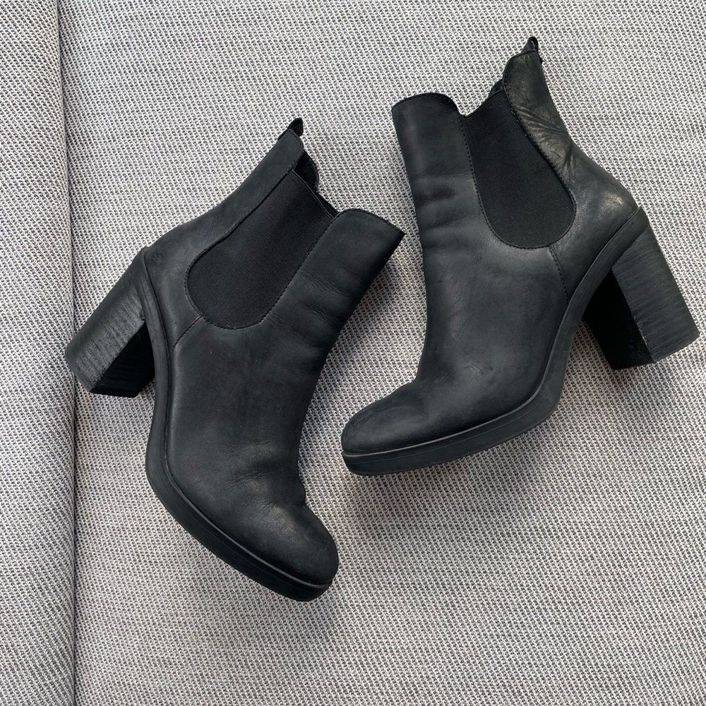 Black Heeled Chelsea Bootie